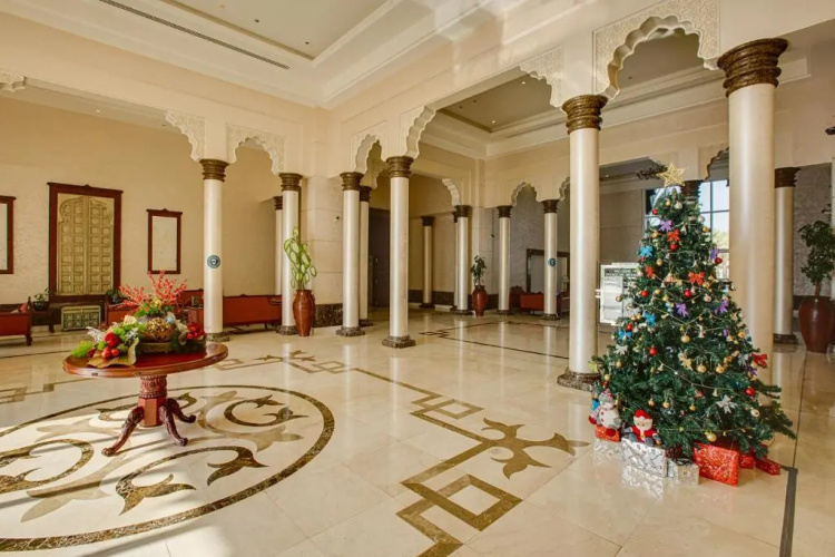 TAJ 5* Palm Jumeirah apartment with beach access