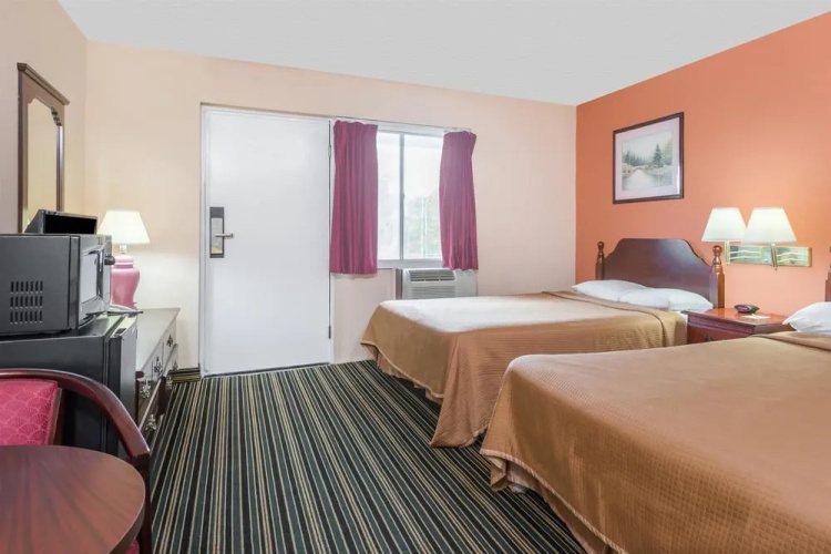 Days Inn - Lenox MA