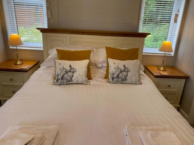Hollicarrs – Sunflower Lodge