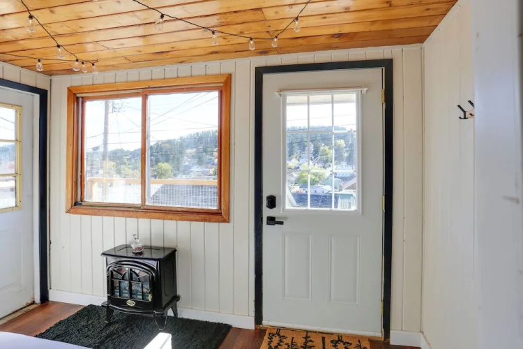 Centrally-located Mountain Getaway in Lead!