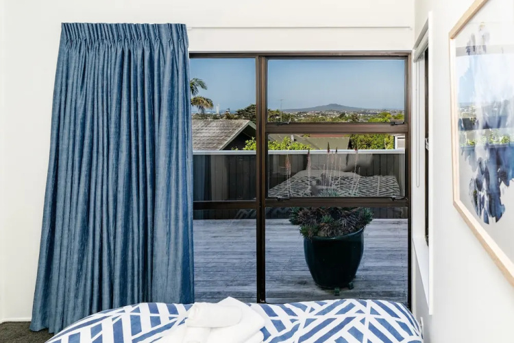 Birkenhead Modern 3 Bedrooms Villa