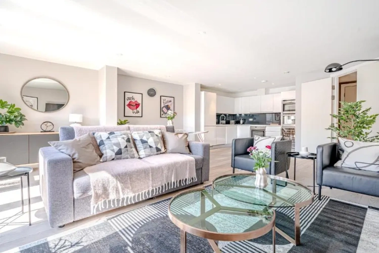 2 Bedrooms Apartment