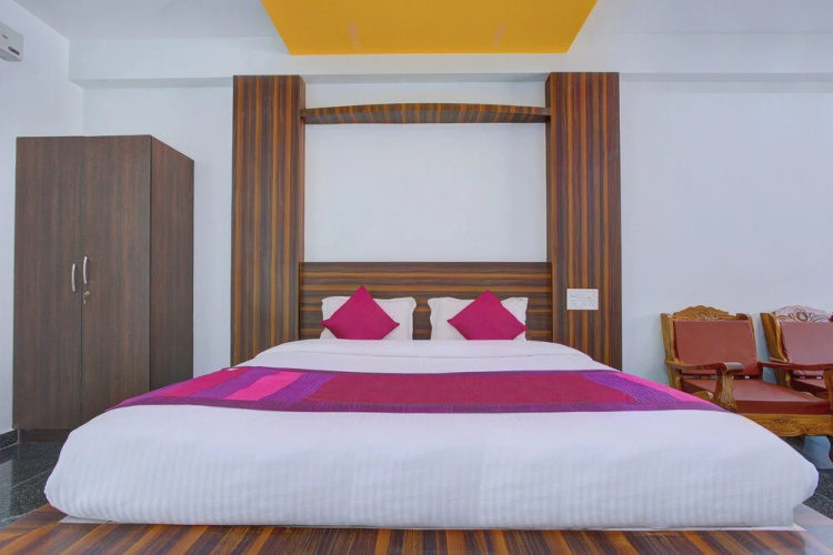 OYO 11724 Chitra Residency Premium