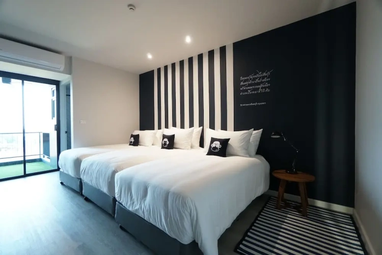 Deluxe Triple room with balcony