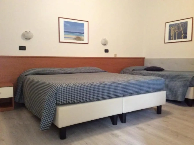 Standard Triple room