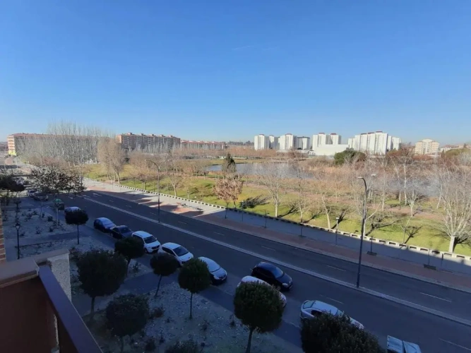 3 Bedrooms Apartment