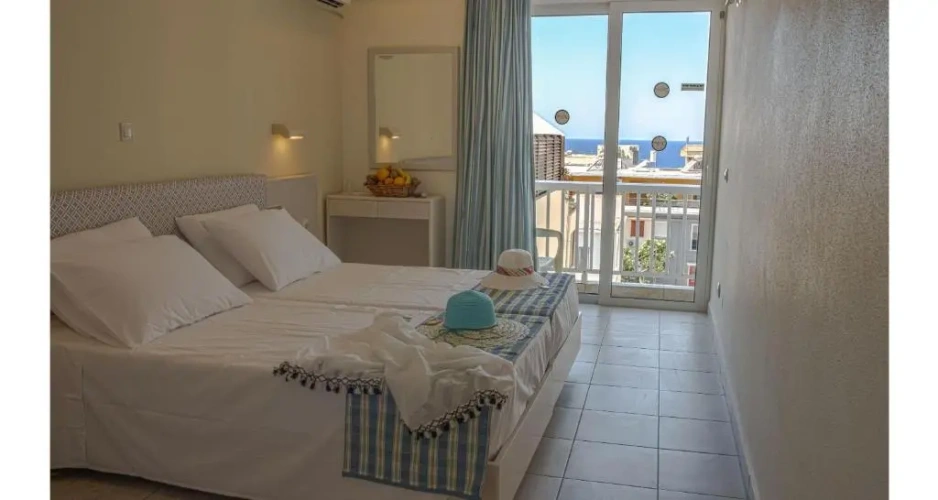 Standard room with pool view