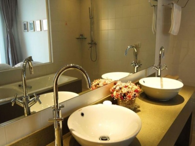 Standard Twin room with city view