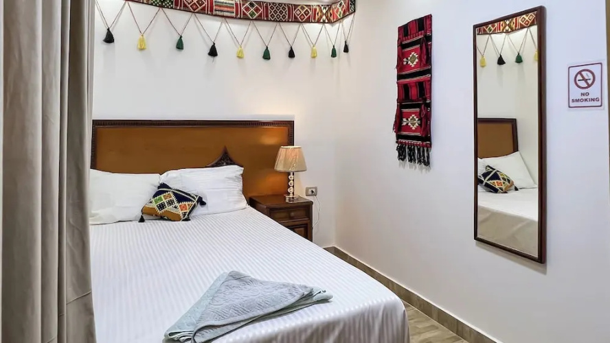 Atlantis pyramids Inn new