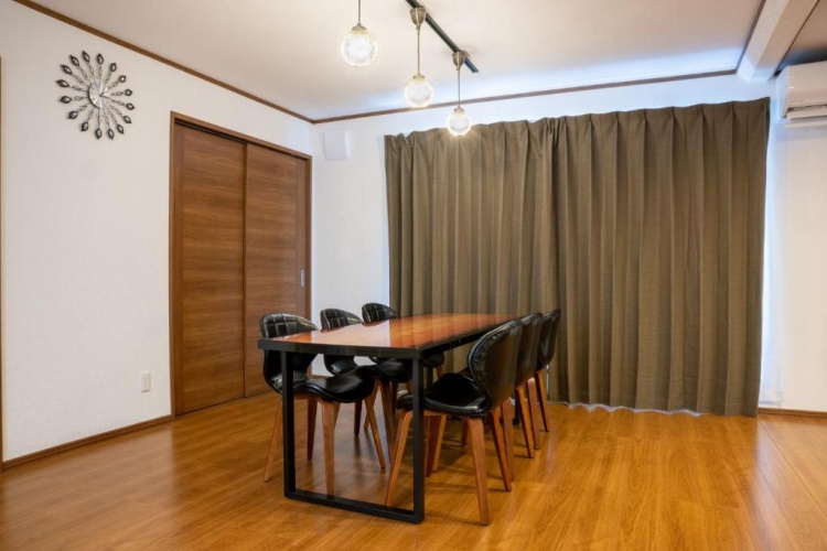 3 Bedrooms Apartment