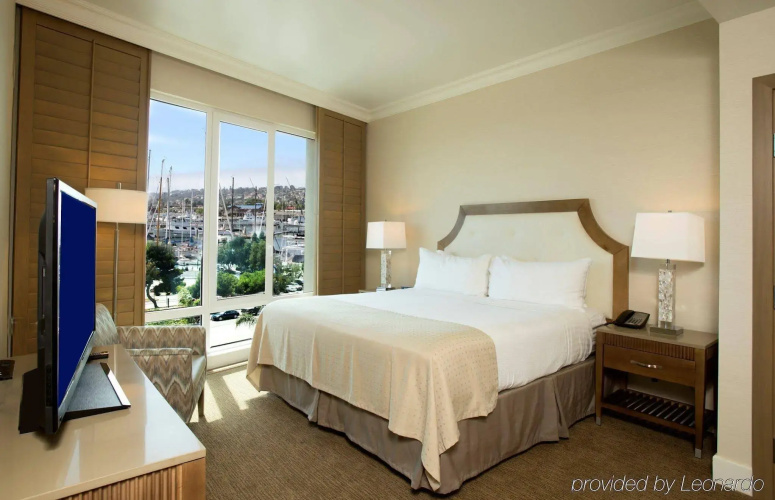 DoubleTree by Hilton San Diego Bayside