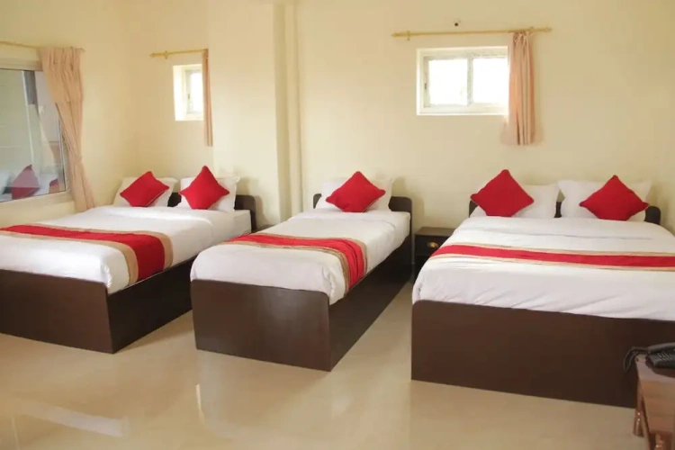 Standard Triple room