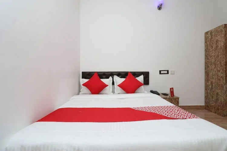 Dawat Hotel By OYO Rooms