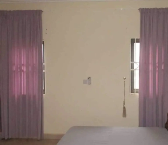 4 Bedrooms Apartment