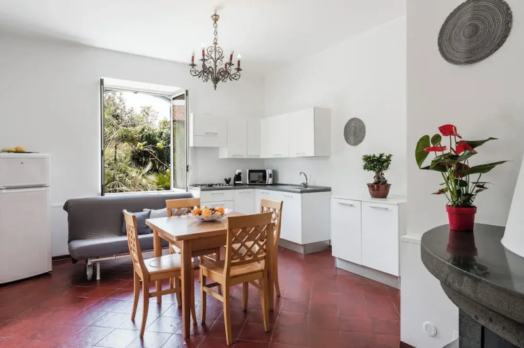City Cottage with Garden & Pool