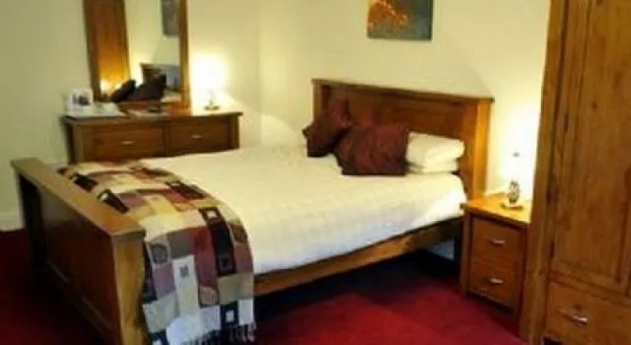 The Elphinstone Hotel