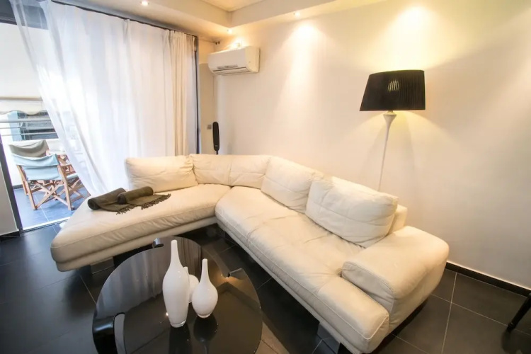 Acropolis suite by the museum