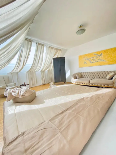 Comfy 3BR Apt With Living Room Balcony