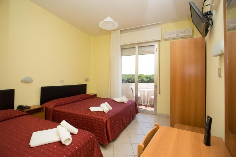 Standard Triple room with balcony