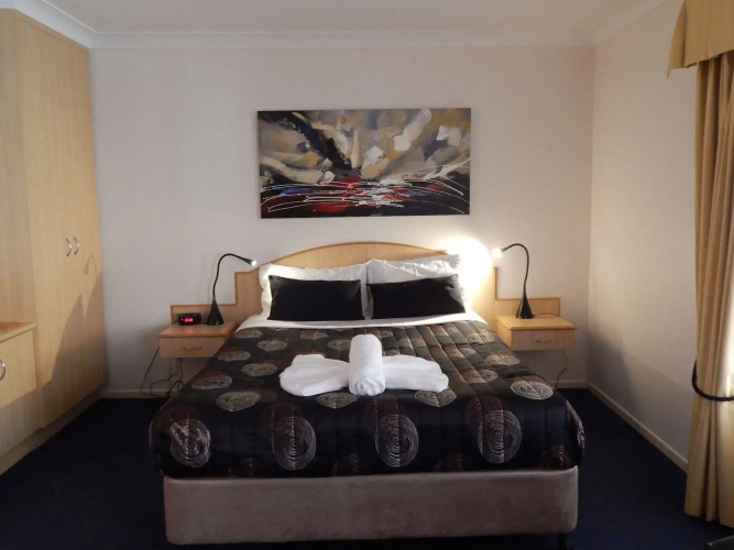 Cotswold Motor Inn