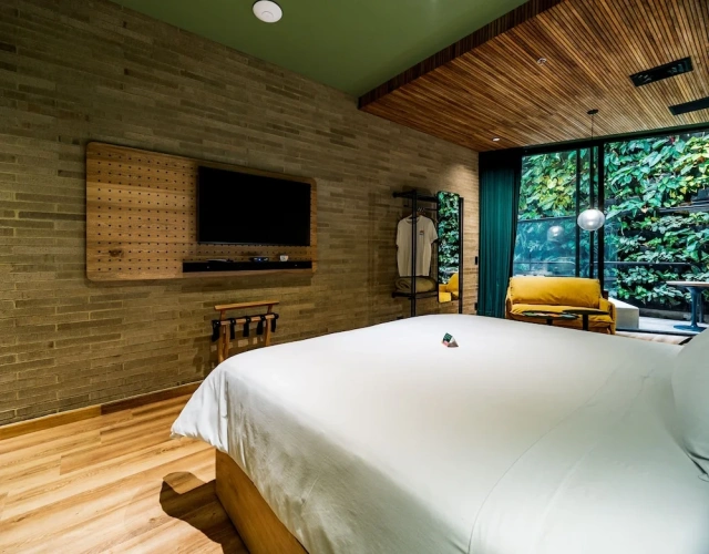 Grand Double Basement Suite