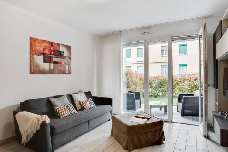 2 Bedrooms Apartment