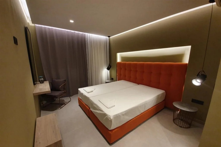Iris Hotel