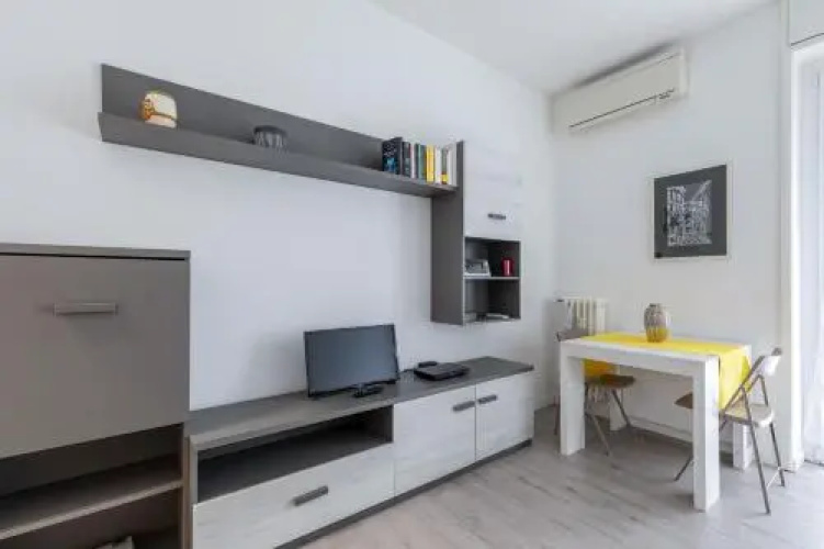 Piazza De Angeli M1 Comfortable Flat With Balcony