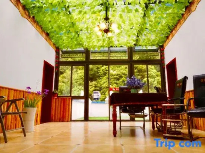 Jinuo Shanzhuang Hostel
