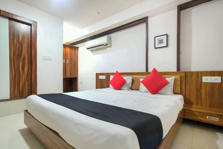 Hotel Holiday