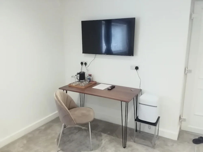 Central Guest Room - En-suite, Parking
