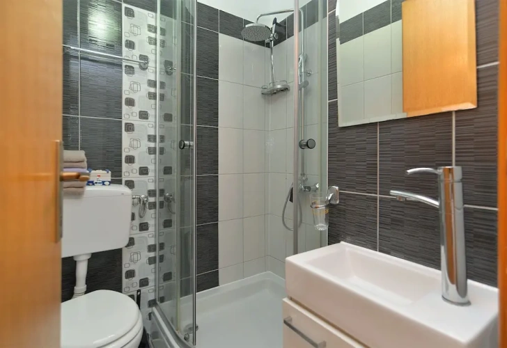 3 Bedrooms Apartment
