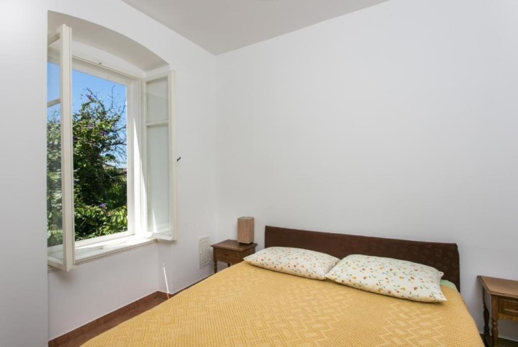 2 Bedrooms Apartment with garden view