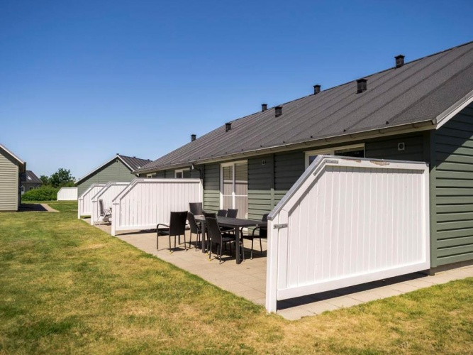 4 Bedrooms Bungalow