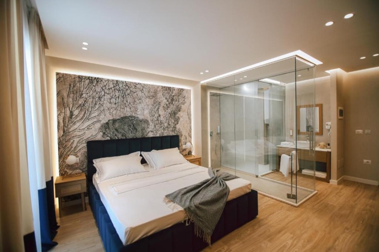 Deluxe Double room with partial sea view