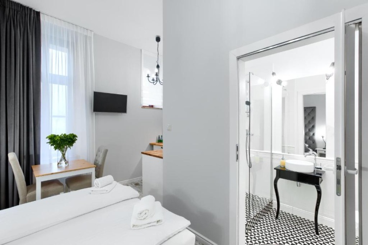 1 Bedroom Apartment with balcony and with view