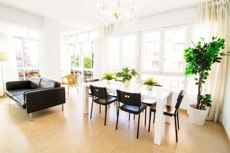 3 Bedrooms Apartment