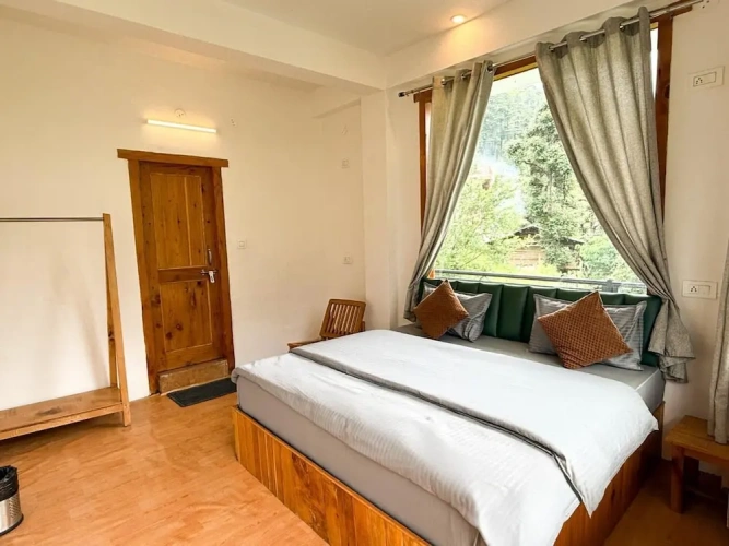 Deluxe Double room with balcony and with mountain view