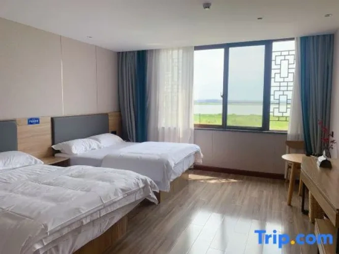 Deluxe Twin room with lake view
