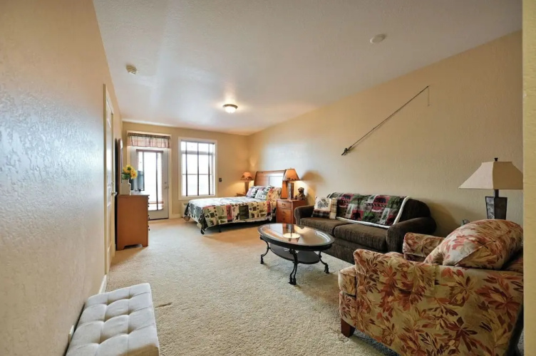 Unit 433b Efficiency 1bd/ 1 BA Condo