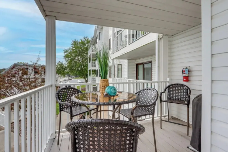 Walk to Shops & Lake: Pool-view Osage Beach Unit