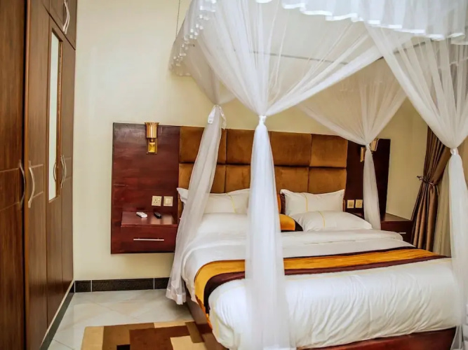 2 Bed - Sleeps 4 - Free Airport Shuttle