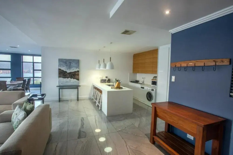 uSHAKA WATERFRONT - PALATIAL PRIVATE PENTHOUSE