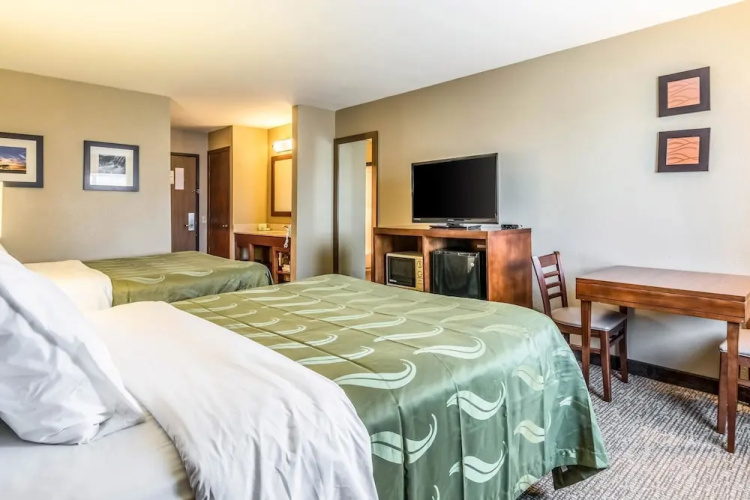 Salem Inn & Suites
