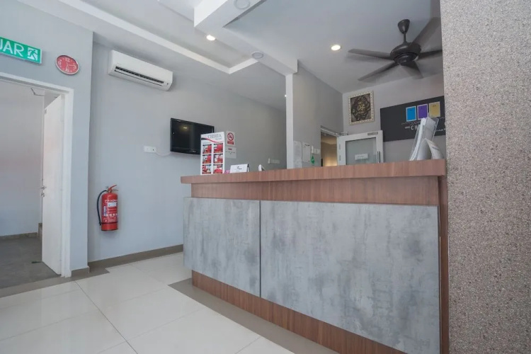 OYO 906 Happy 92 Hotel Lumut