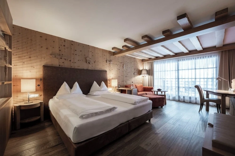 Standard Double room with balcony and with park view