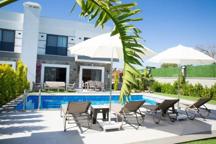 2 Bedrooms Villa