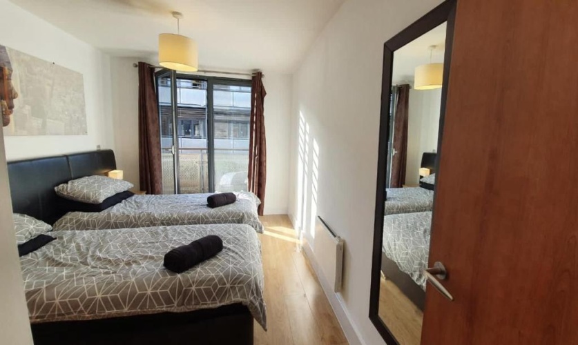 2 Bedrooms Apartment