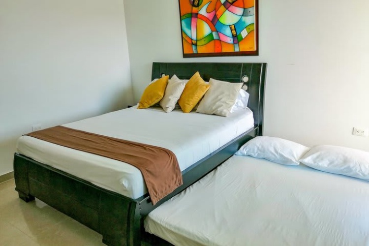4 Bedrooms Apartment with ocean view