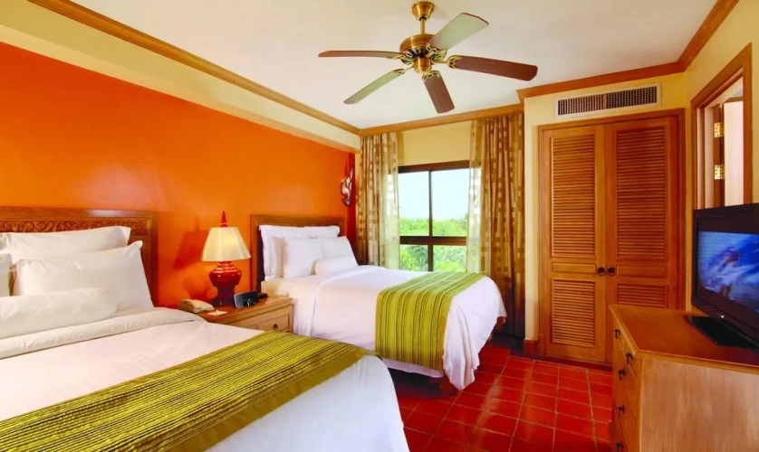 Marriott's Phuket Beach Club